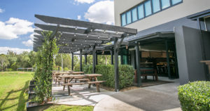 Alpha Hotel Eastern Creek - Oak Bar and Grill Alfresco Area